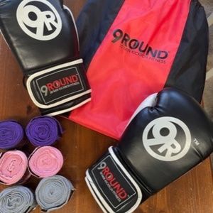 9 Round Gloves, Hand Wraps, Bag